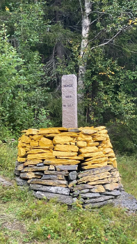 Stone cairn marking the border, "Norge 1988 Nr. 155"